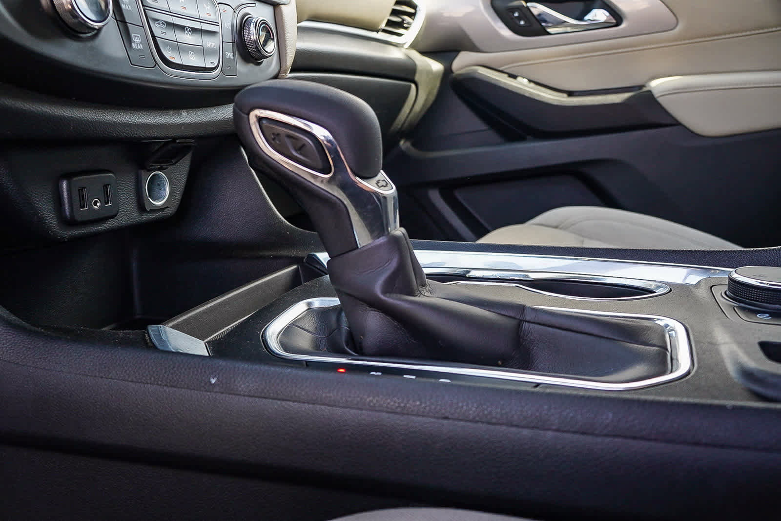 Used 2022 Chevrolet Traverse LS w/ Midnight/Sport Edition image 25