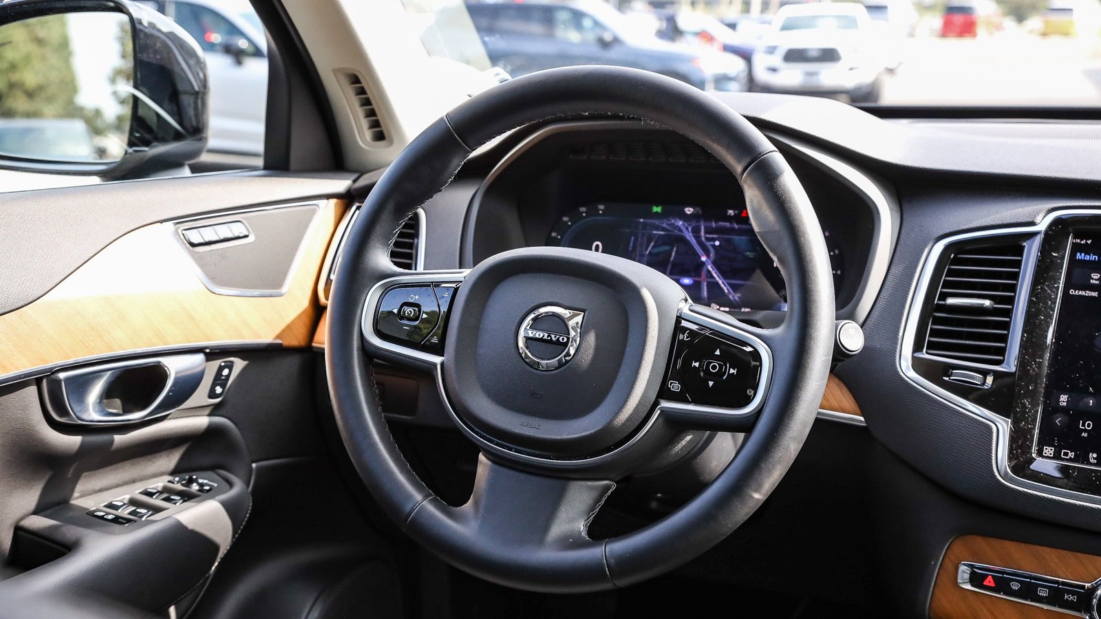 Used 2025 Volvo XC90 B6 Ultra image 15