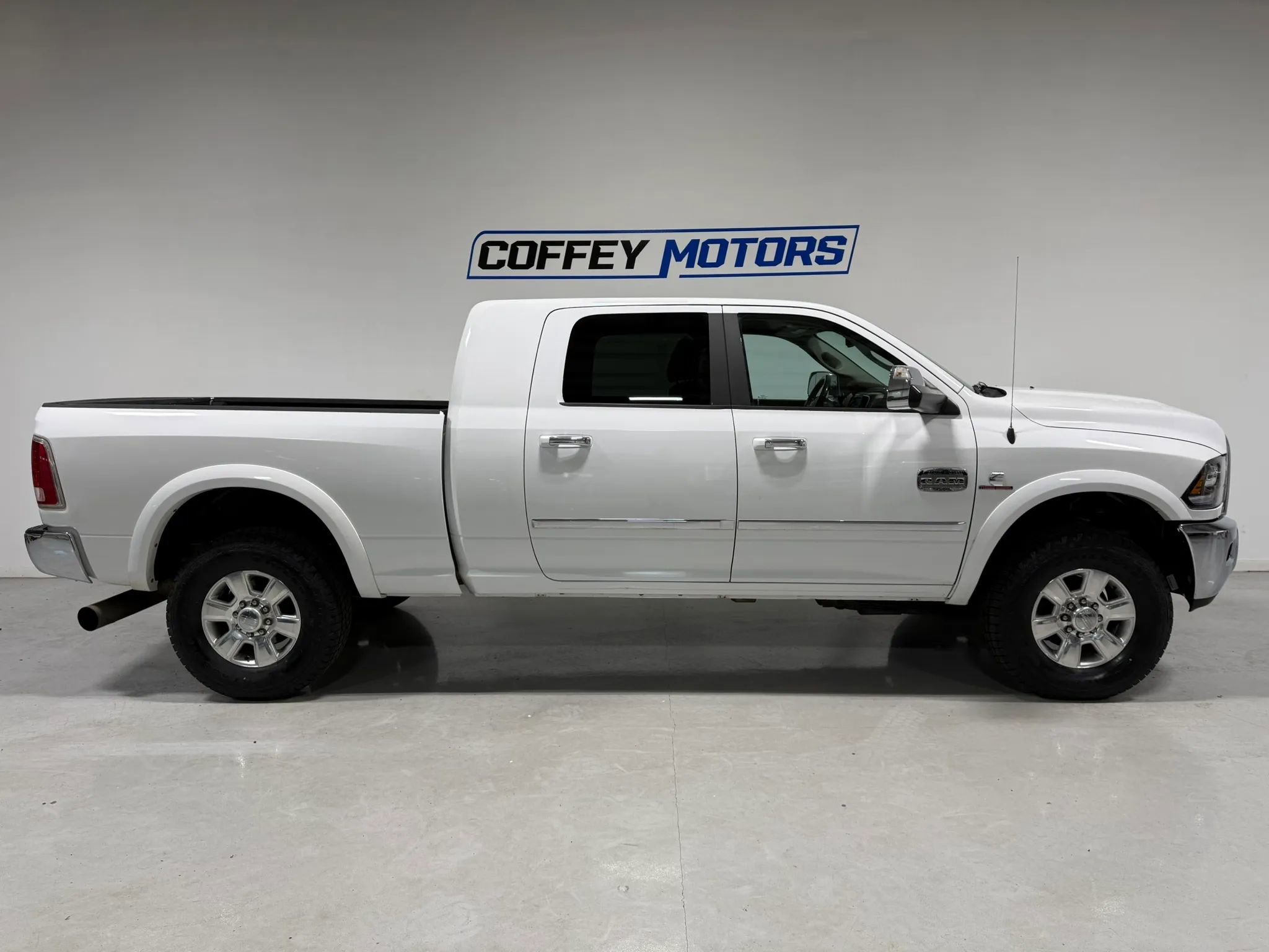 Used 2014 RAM 3500 Laramie Longhorn AWD/4WD image 7