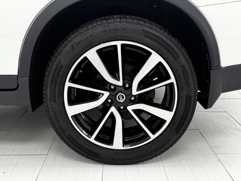 Used 2018 Nissan Rogue SL w/ Premium Package image 46