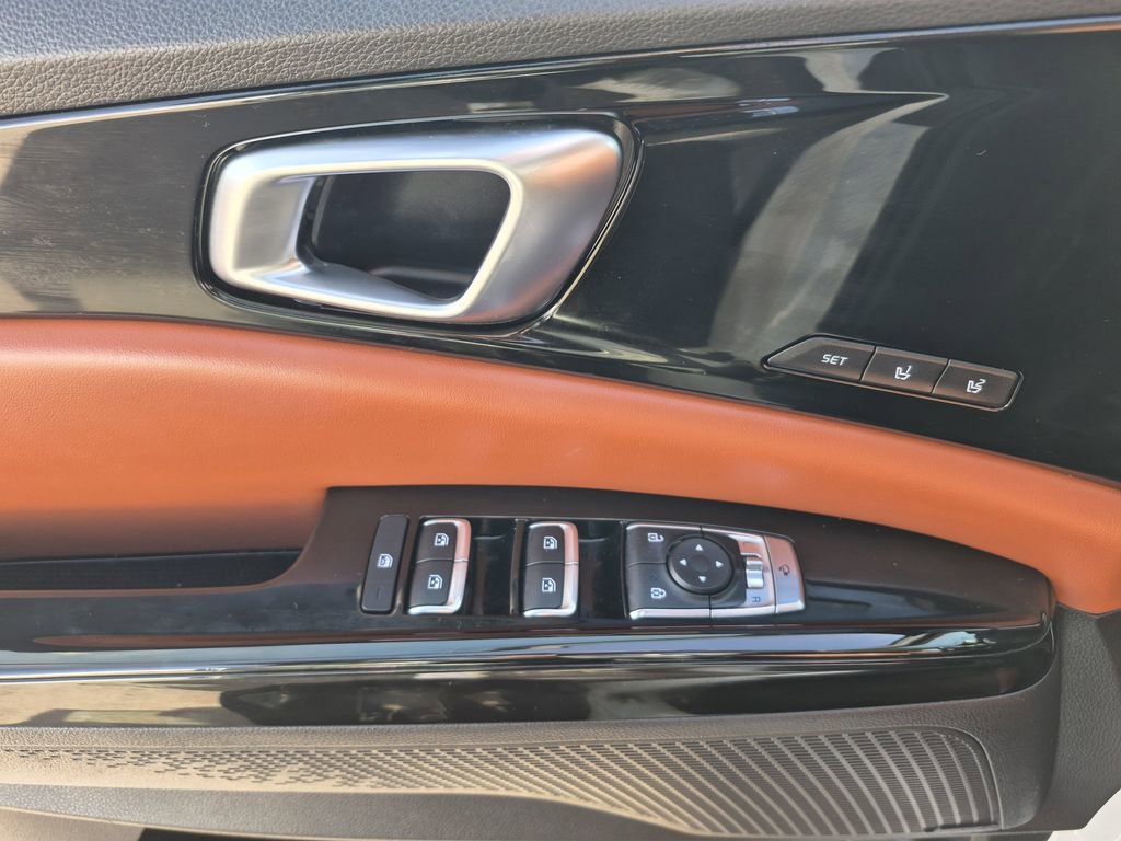 Certified 2023 Kia Carnival SX Prestige image 8