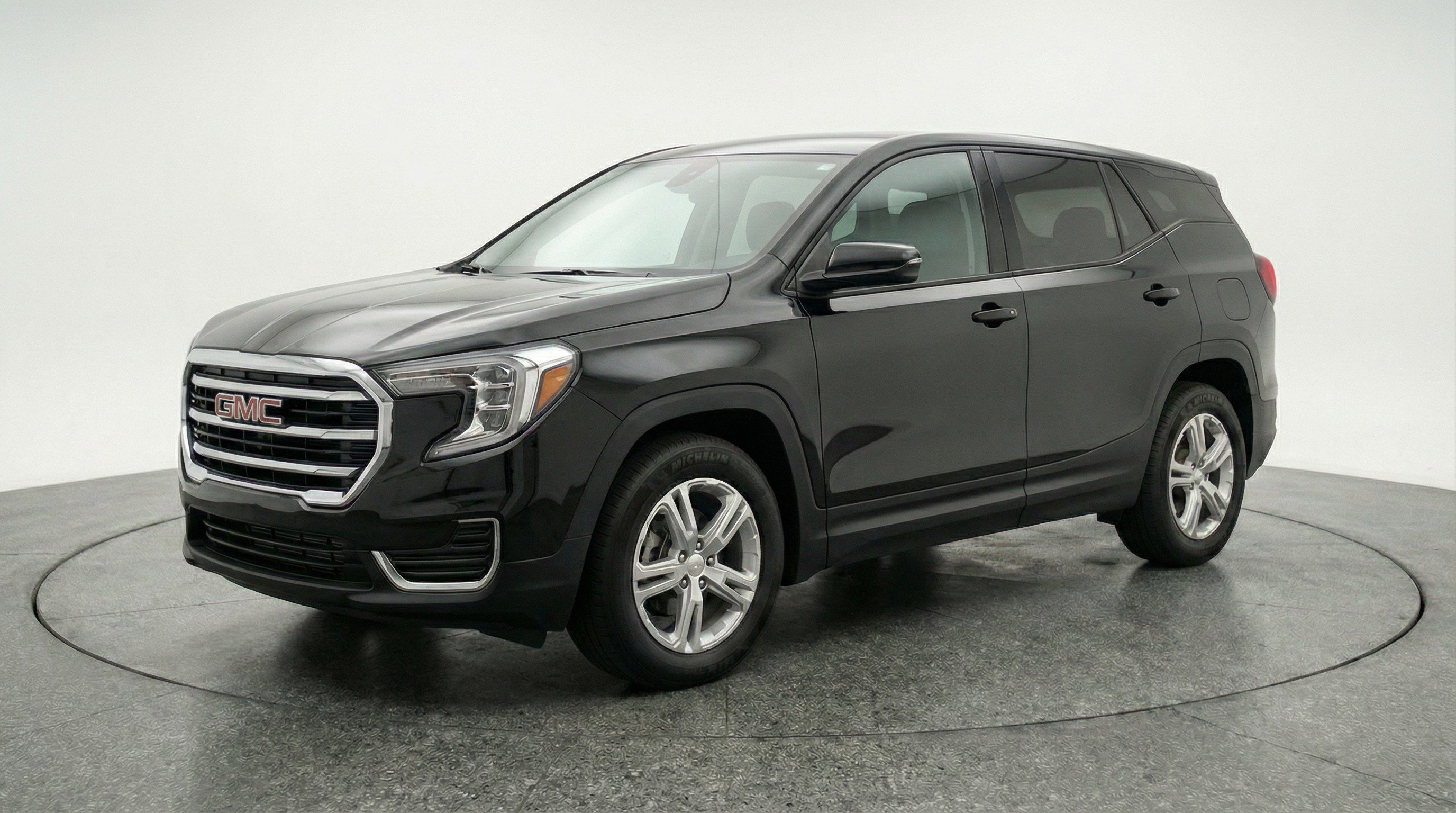 Used 2024 GMC Terrain SLE image 3