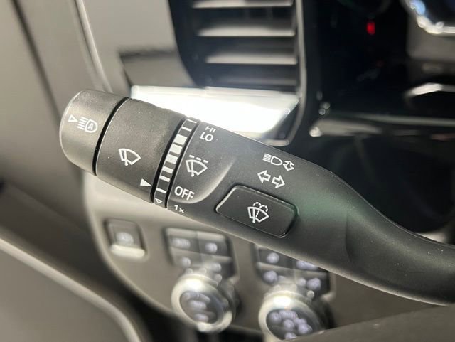 Used 2024 GMC Sierra 3500 SLT w/ SLT Convenience Package image 31