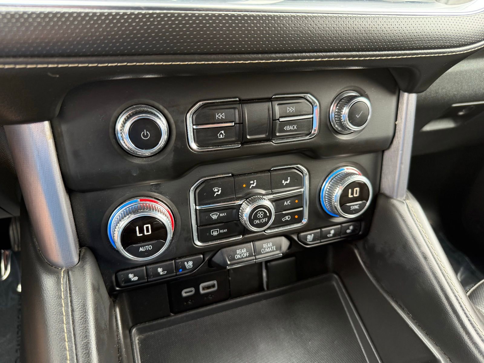Used 2024 GMC Yukon SLT RWD image 27
