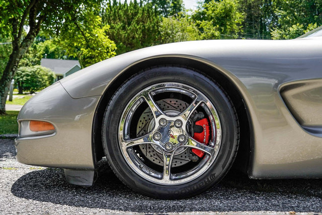 Used 2000 Chevrolet Corvette Coupe w/ Roof Pkg RWD image 4