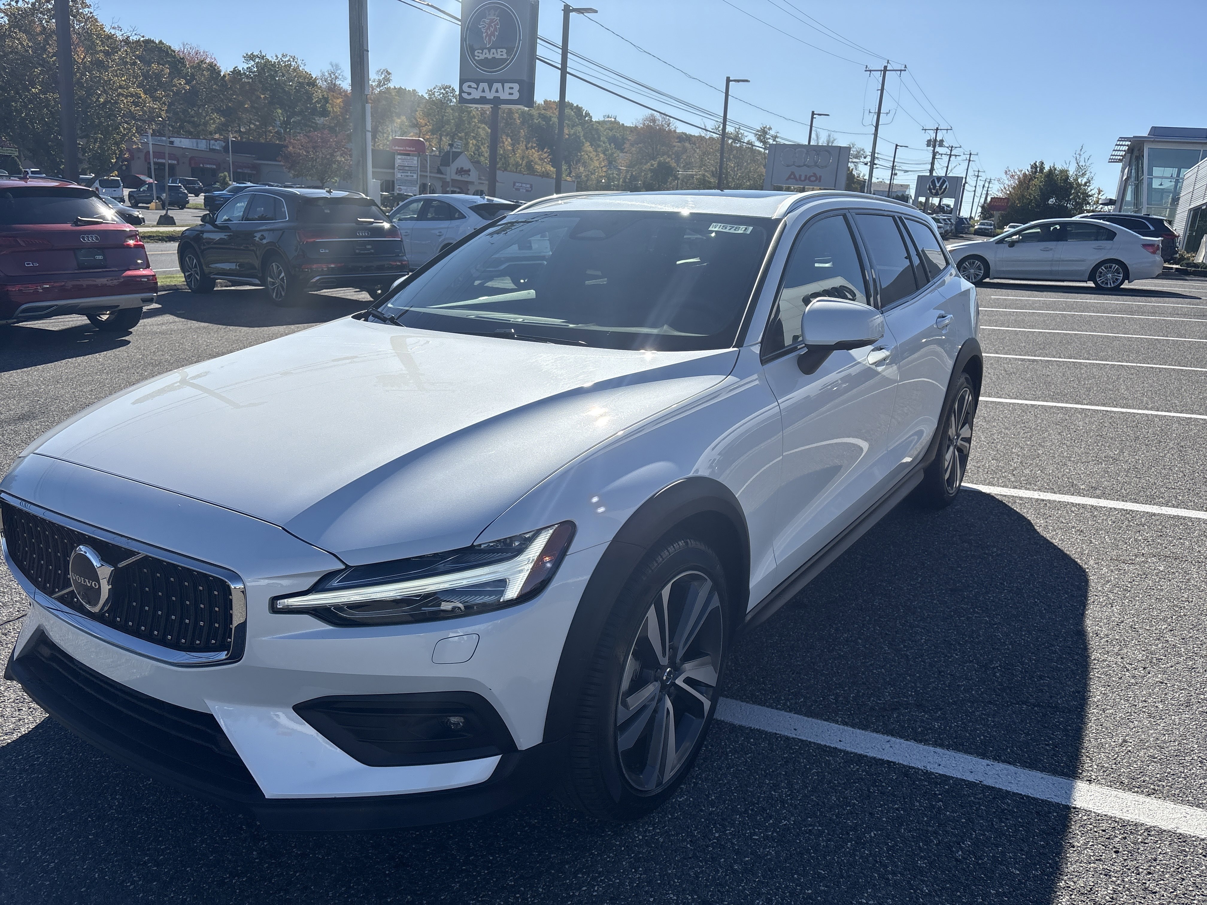 Certified 2025 Volvo V60 B5 Cross Country Plus image 3