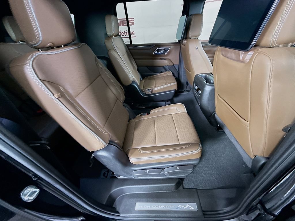 Used 2024 Chevrolet Suburban High Country w/ Advanced Technology Package AWD/4WD image 32