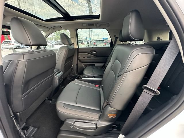 Used 2025 Nissan Pathfinder SL w/ SL Premium Package AWD/4WD image 24