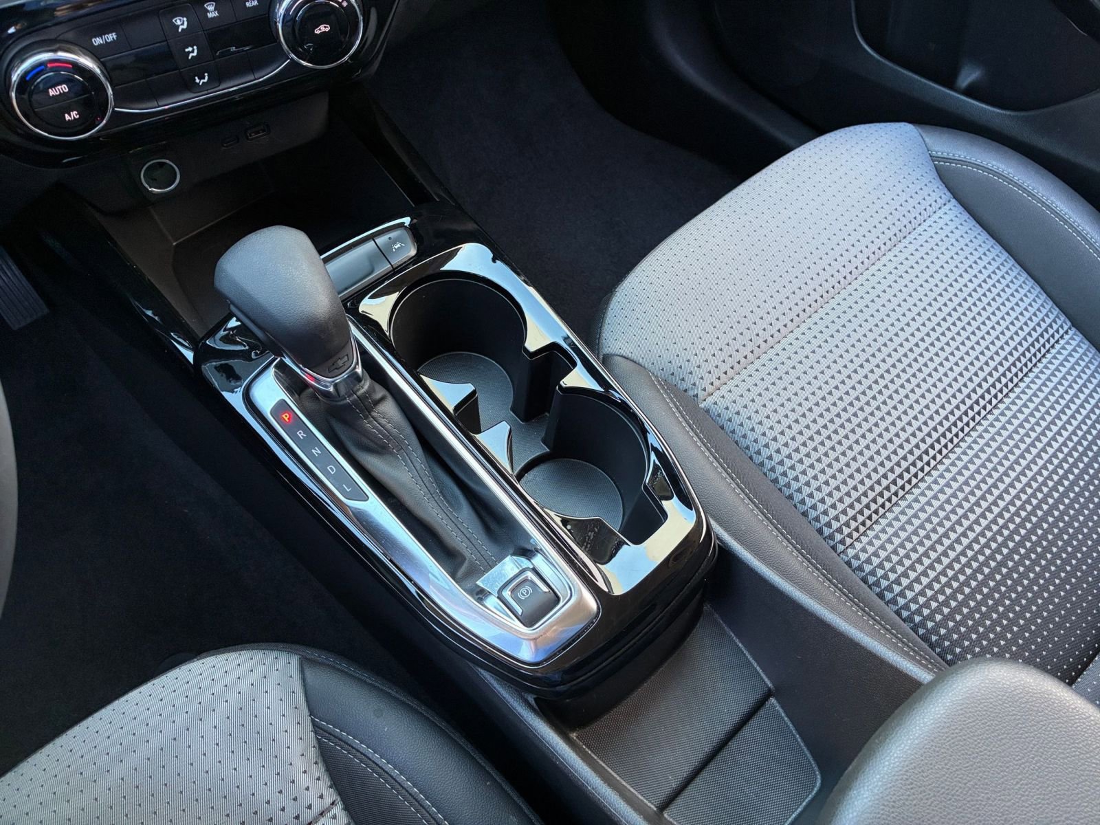 Used 2025 Chevrolet Trax LT image 40