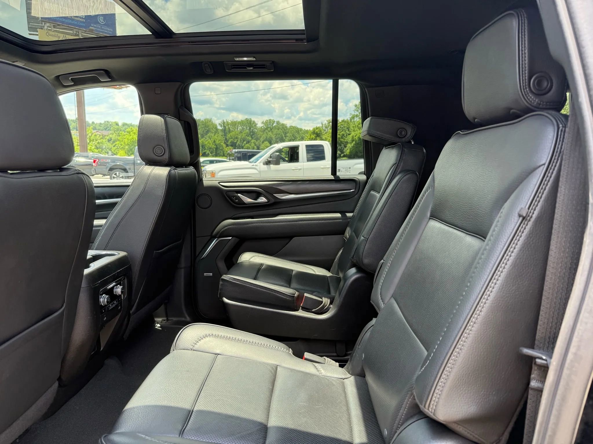 Used 2022 GMC Yukon XL Denali image 22