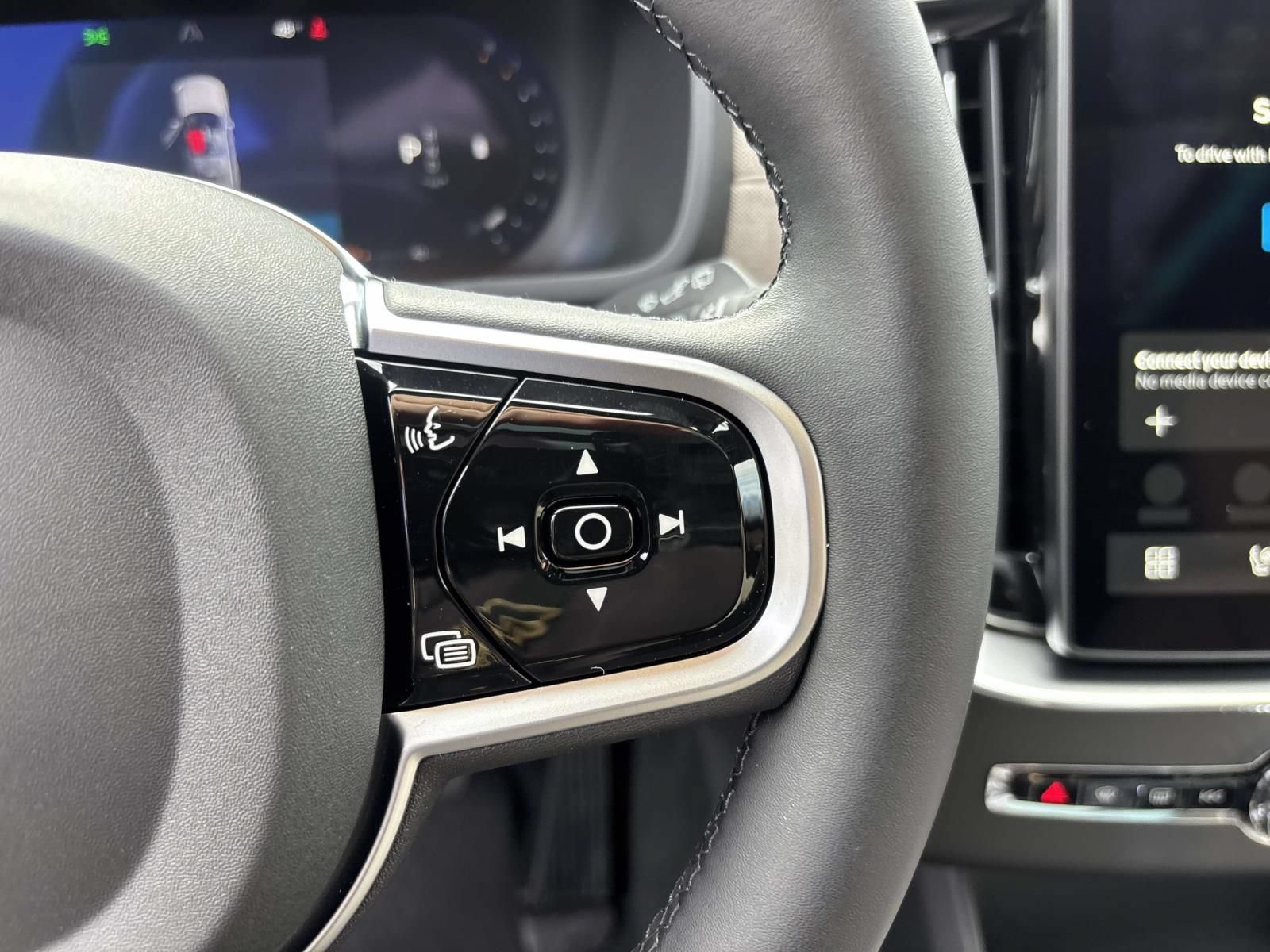 New 2026 Volvo XC90 B6 Plus w/ Protection Package Premier AWD/4WD image 19