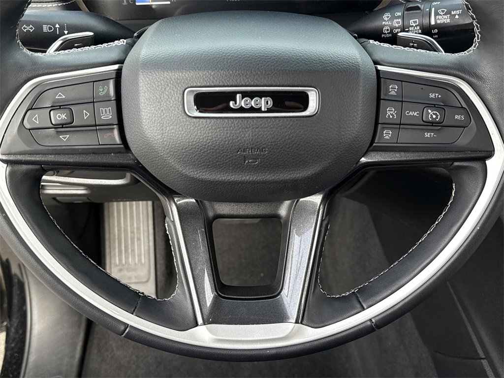 Used 2022 Jeep Grand Cherokee L Laredo w/ Luxury Tech Group I image 11