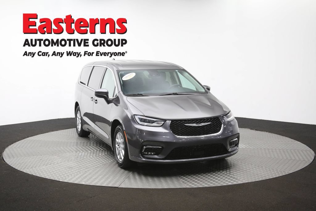 Used 2023 Chrysler Pacifica Touring-L FWD image 52