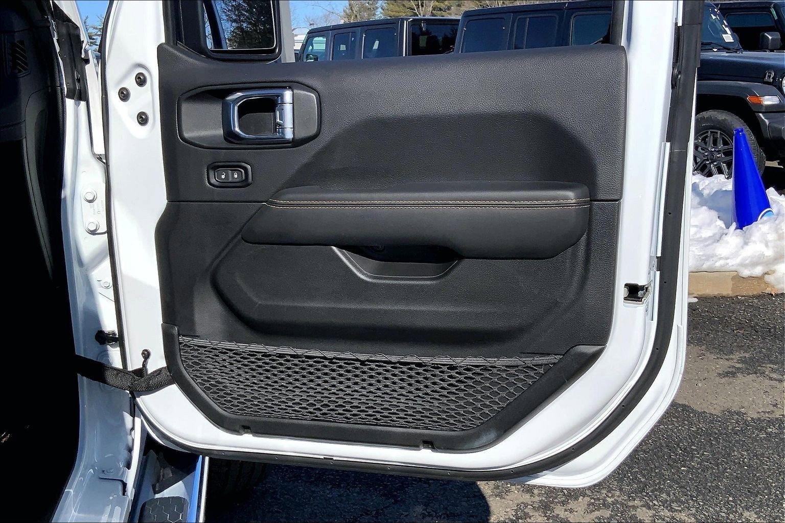 Used 2025 Jeep Wrangler Sahara w/ Safety Group image 20