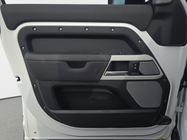 Certified 2024 Land Rover Defender 130 X-Dynamic SE image 31