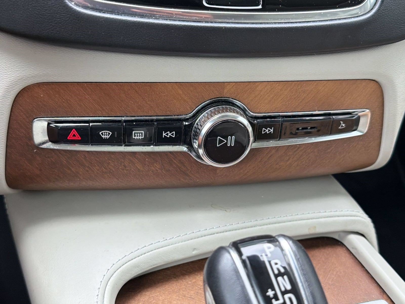 Used 2017 Volvo XC90 T6 Inscription w/ Convenience Package AWD/4WD image 15