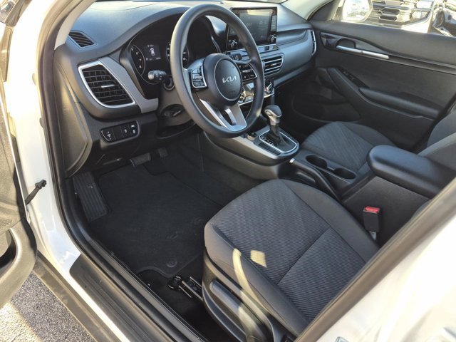 Used 2023 Kia Seltos LX image 11