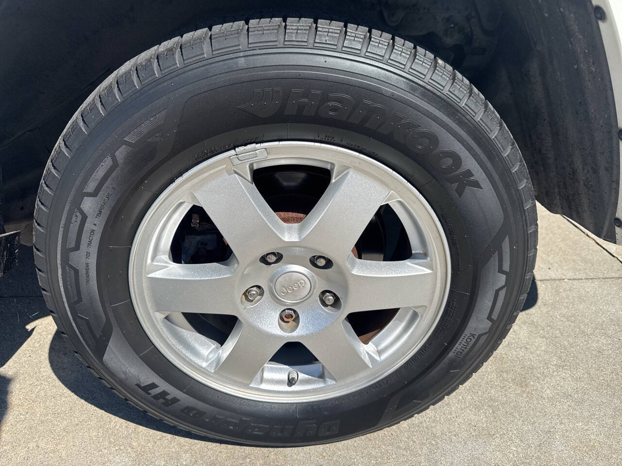 Used 2010 Jeep Grand Cherokee Laredo AWD/4WD image 19