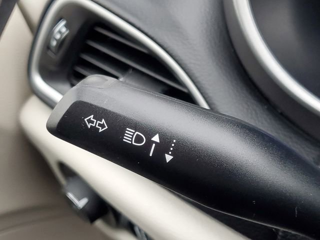 Used 2024 Chrysler Pacifica Touring-L FWD image 14