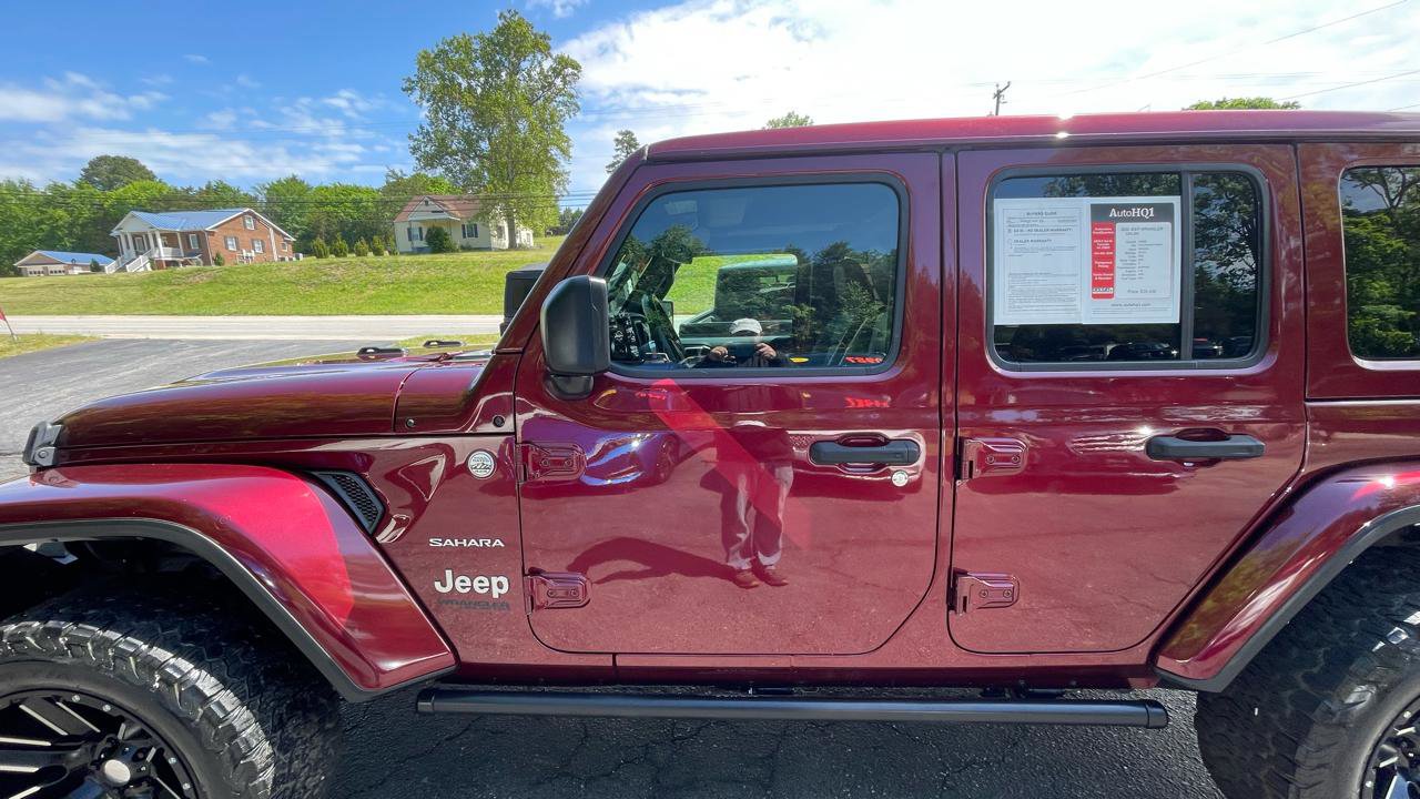 Used 2022 Jeep Wrangler Unlimited Sahara w/ LED Lighting Group AWD/4WD image 3