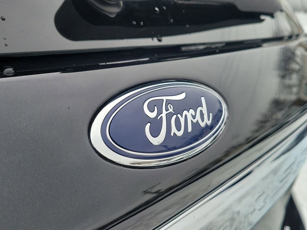 Used 2023 Ford Explorer XLT image 6