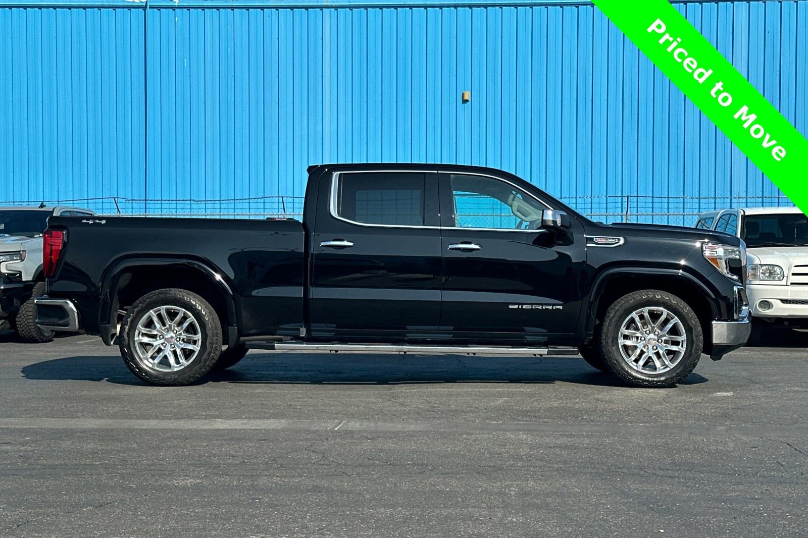Used 2021 GMC Sierra 1500 SLT w/ SLT Premium Package image 3