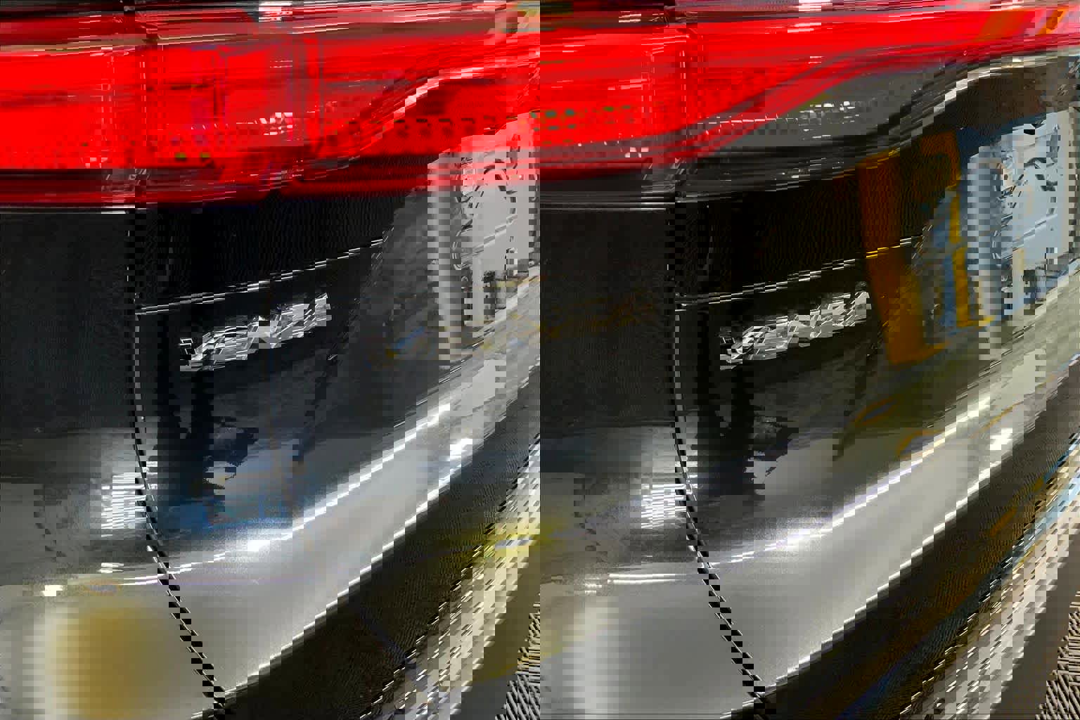 Used 2023 Toyota Venza XLE image 10