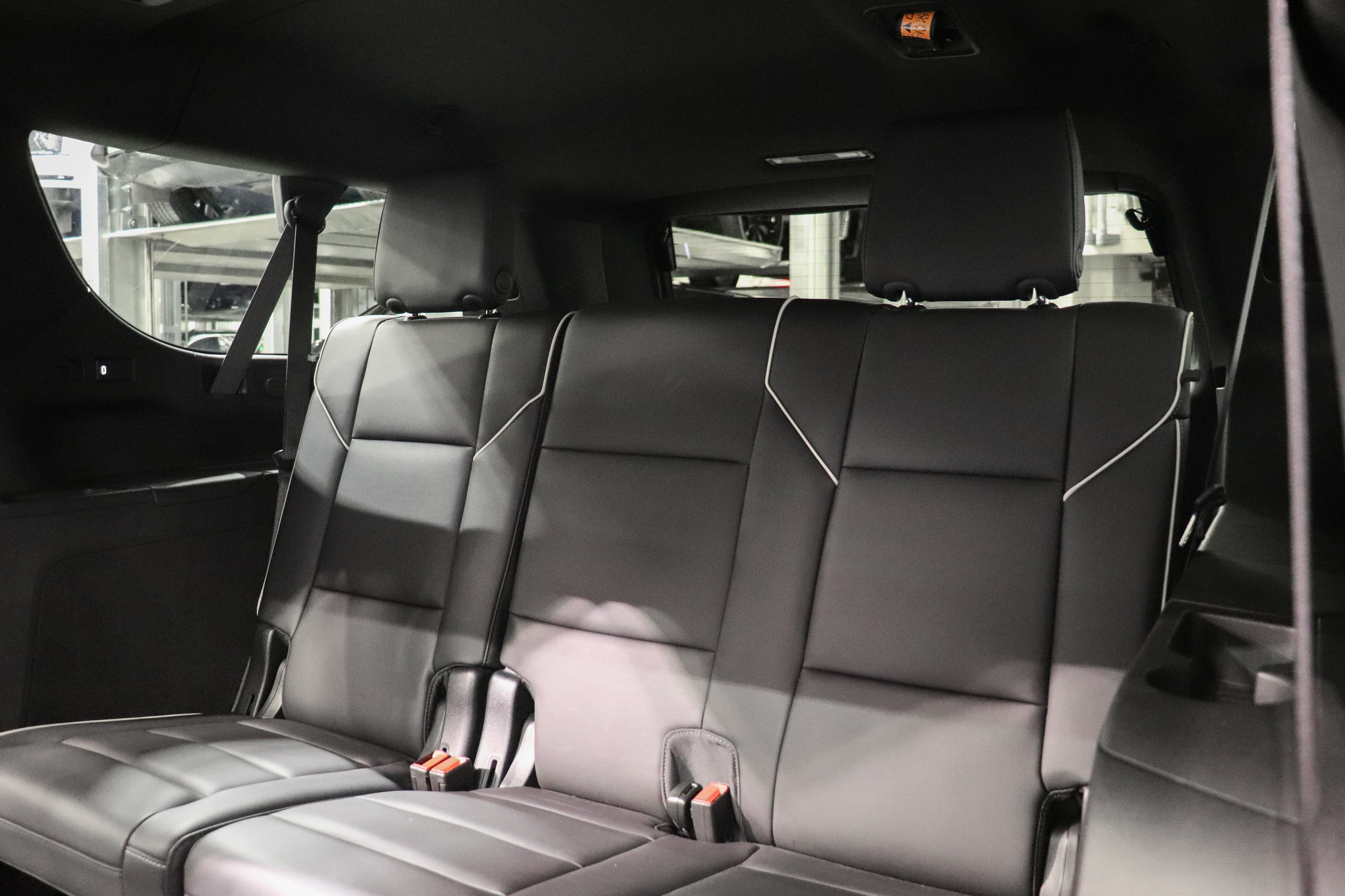 Used 2023 Cadillac Escalade ESV Premium Luxury w/ Performance Package AWD/4WD image 18