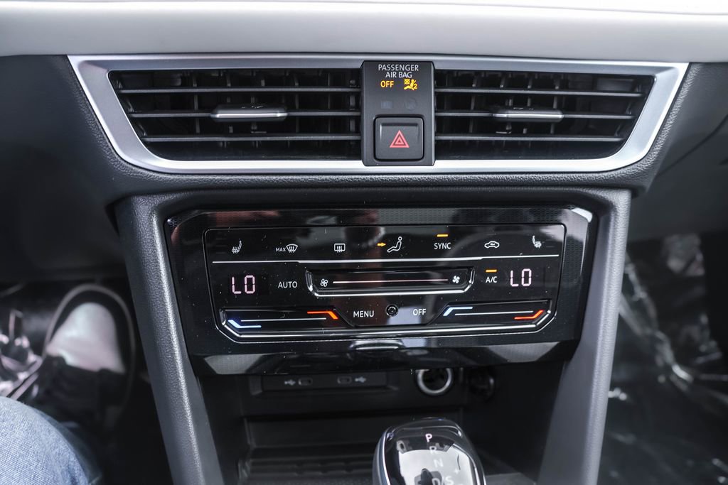 Used 2025 Volkswagen Taos SE image 22