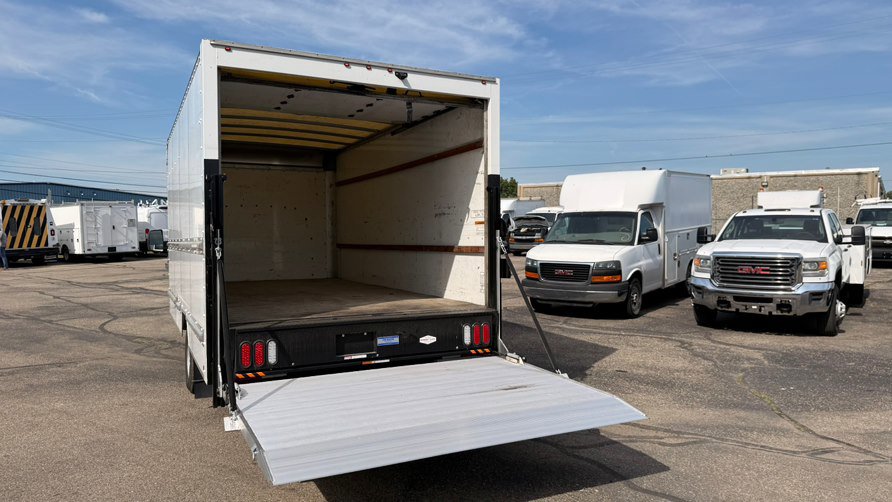Used 2020 GMC Savana 3500 Extended w/ Driver Convenience Package RWD image 9