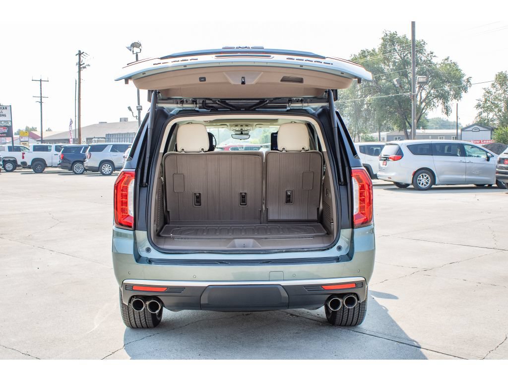 Used 2024 GMC Yukon Denali w/ Advanced Technology Package AWD/4WD image 11