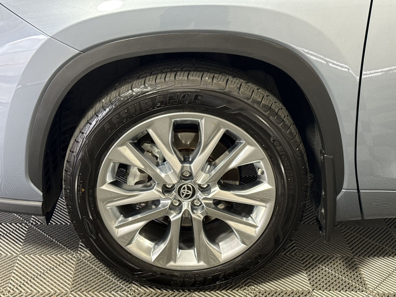 Used 2023 Toyota Highlander Limited AWD/4WD image 12