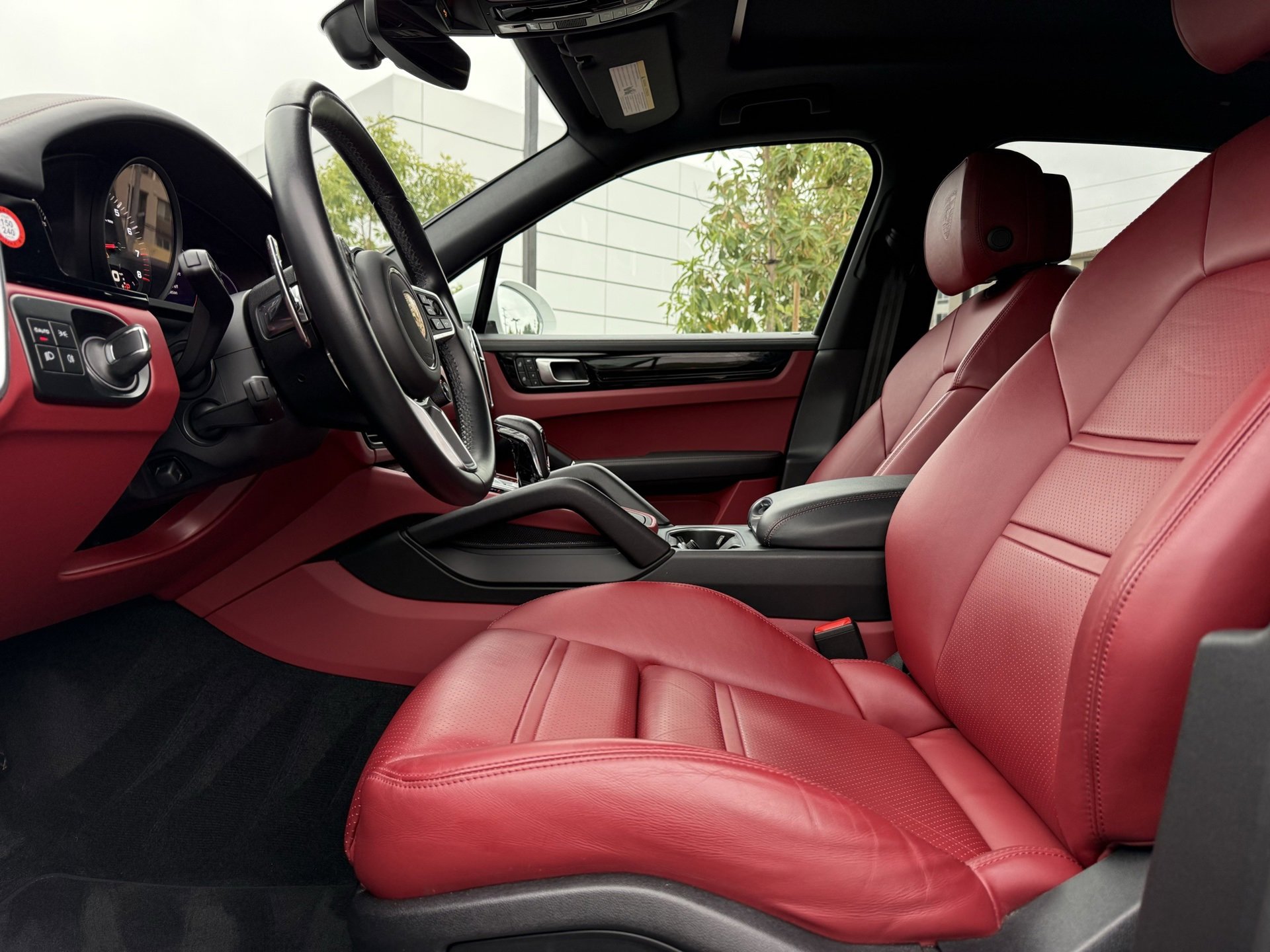 Used 2023 Porsche Cayenne image 13