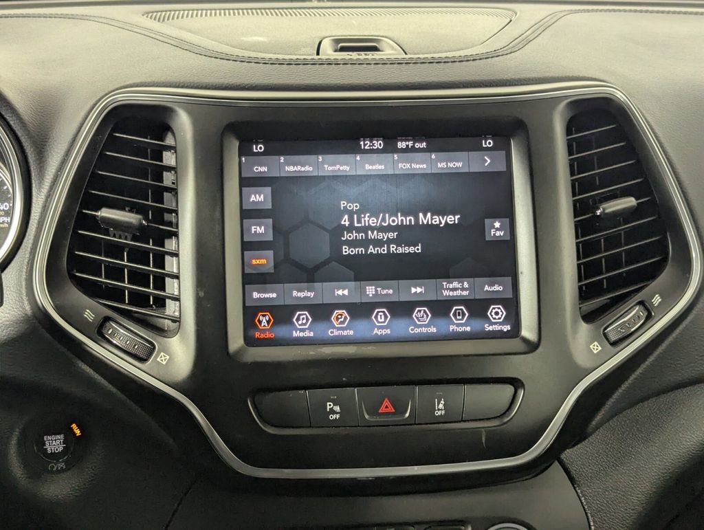 Used 2021 Jeep Cherokee Latitude Lux w/ Comfort/Convenience Group image 21