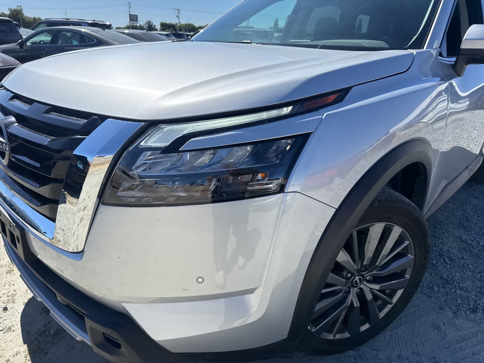 Used 2025 Nissan Pathfinder SL w/ SL Premium Package image 9