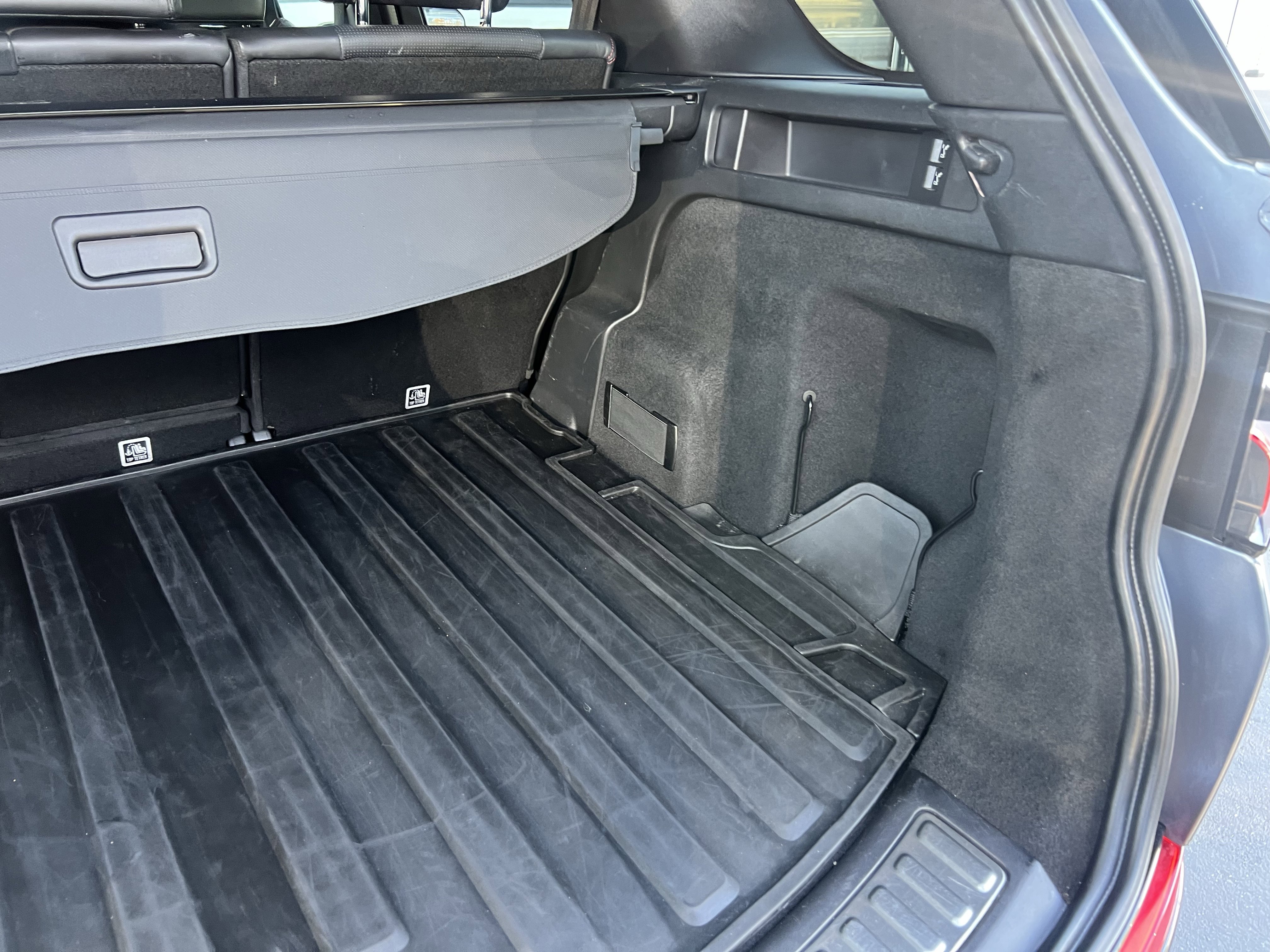 Used 2020 Land Rover Discovery Sport SE R-Dynamic image 35