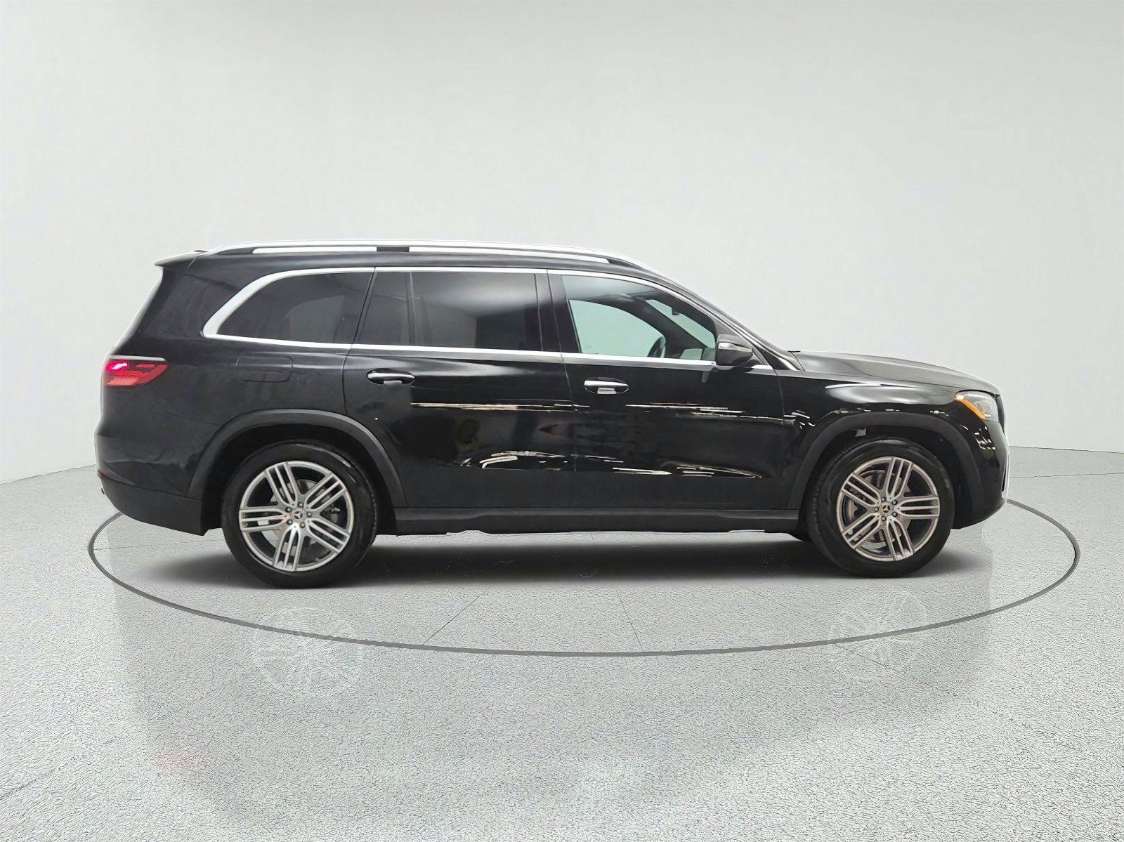 Certified 2026 Mercedes-Benz GLS 450 4MATIC image 4