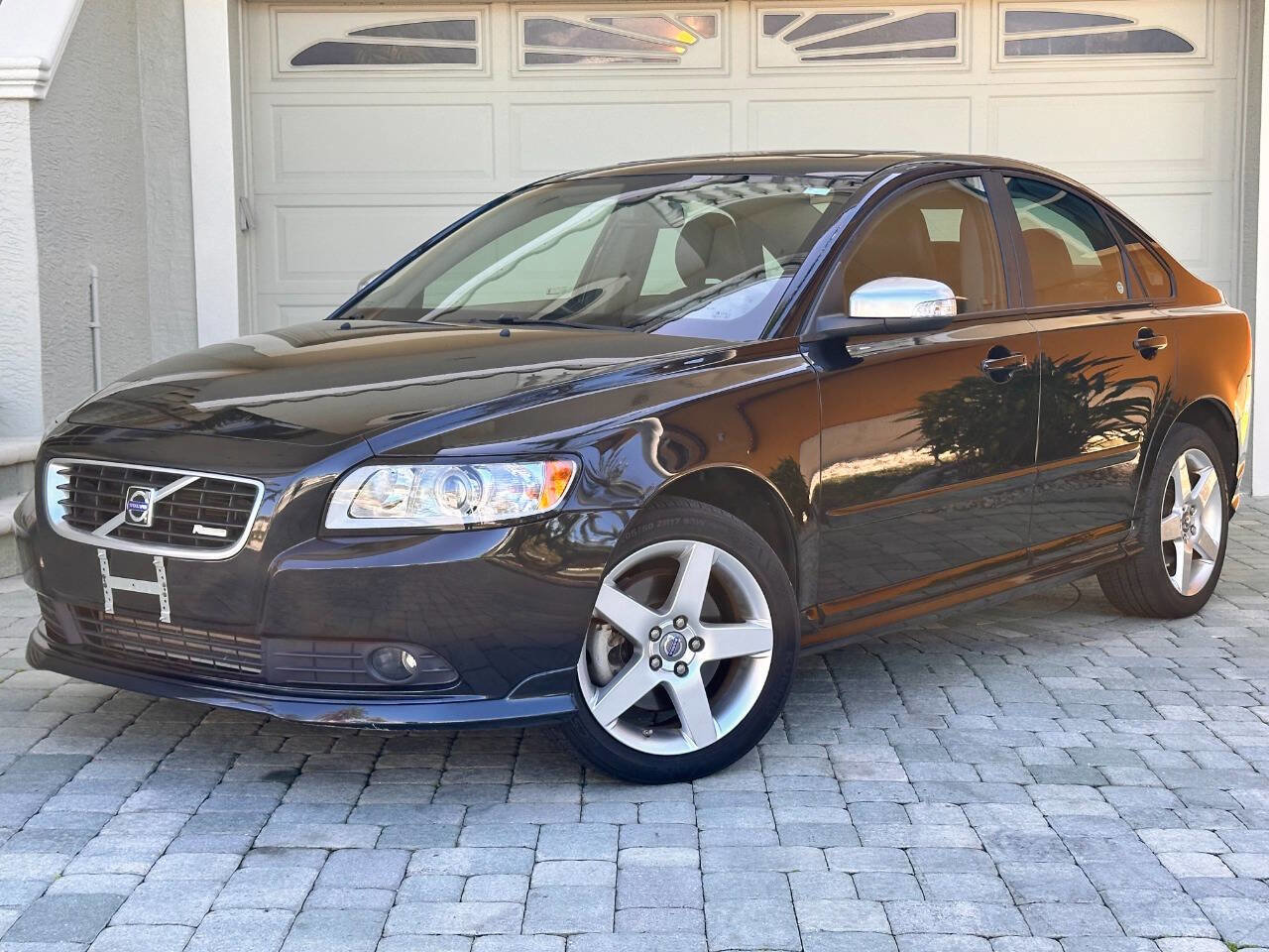 Used 2009 Volvo S40 T5 R-Design image 1