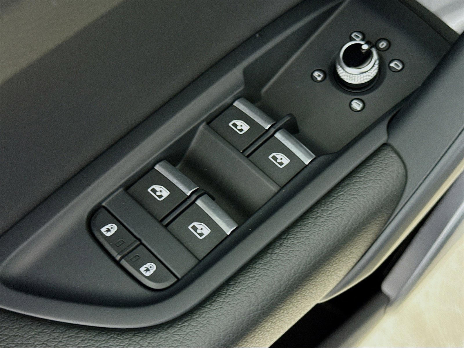 Certified 2024 Audi Q5 2.0T Premium w/ Convenience Package image 17