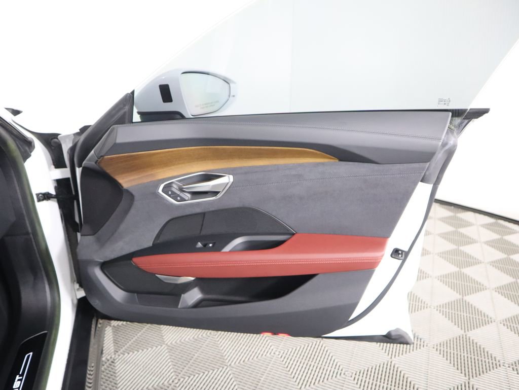 Certified 2023 Audi e-tron GT Prestige image 26