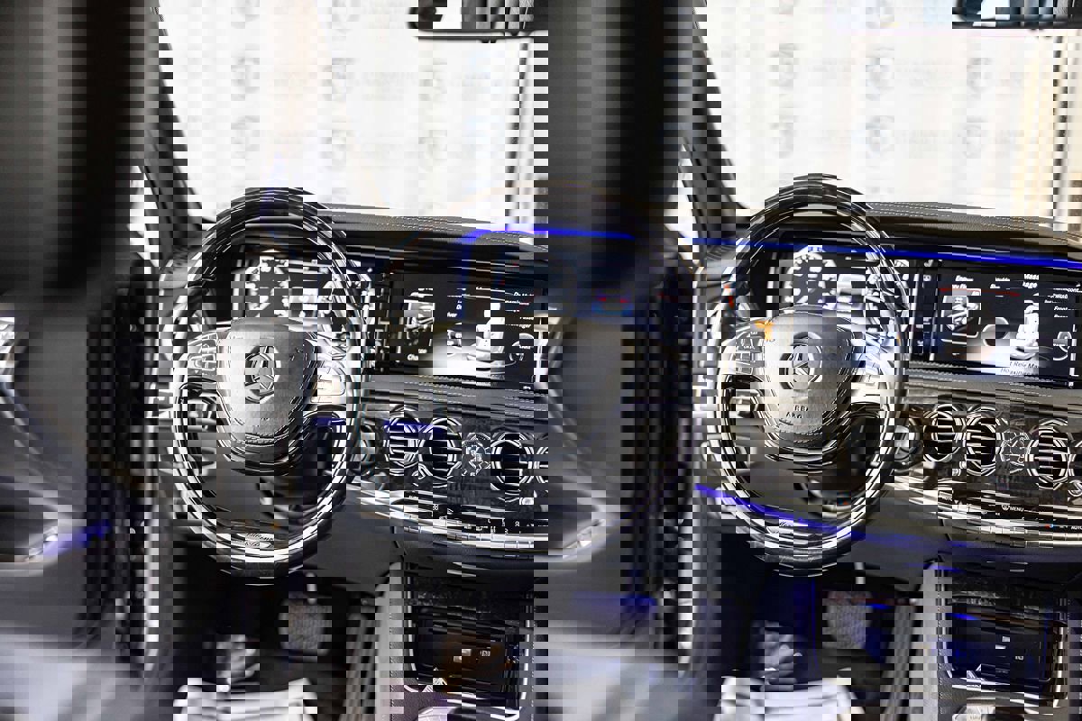 Used 2017 Mercedes-Benz S 550e Sedan w/ Premium Package image 37