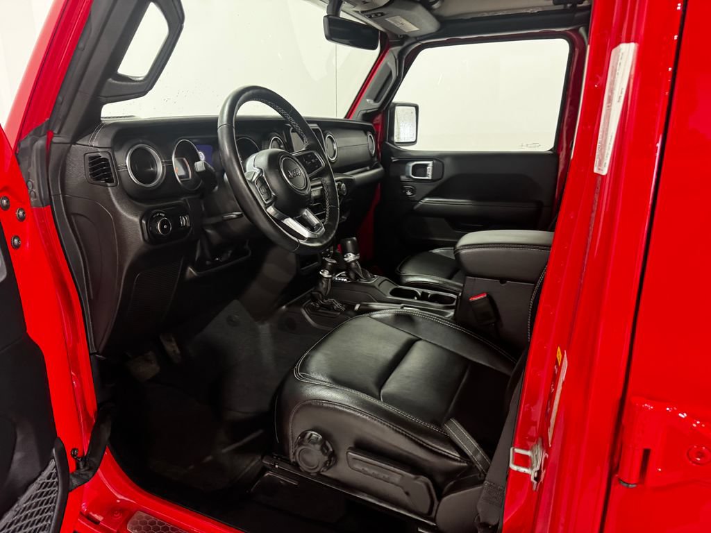 Used 2023 Jeep Wrangler Unlimited Sahara w/ Dual Top Group AWD/4WD image 17