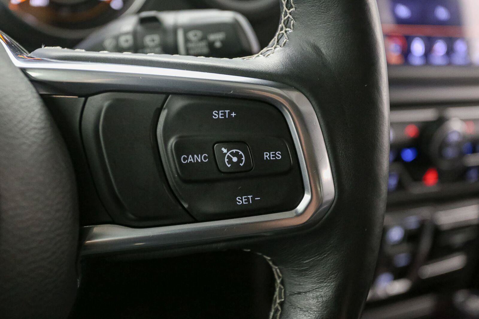 Used 2018 Jeep Wrangler Unlimited Sahara w/ Uconnect 4C Nav & Sound Group AWD/4WD image 30