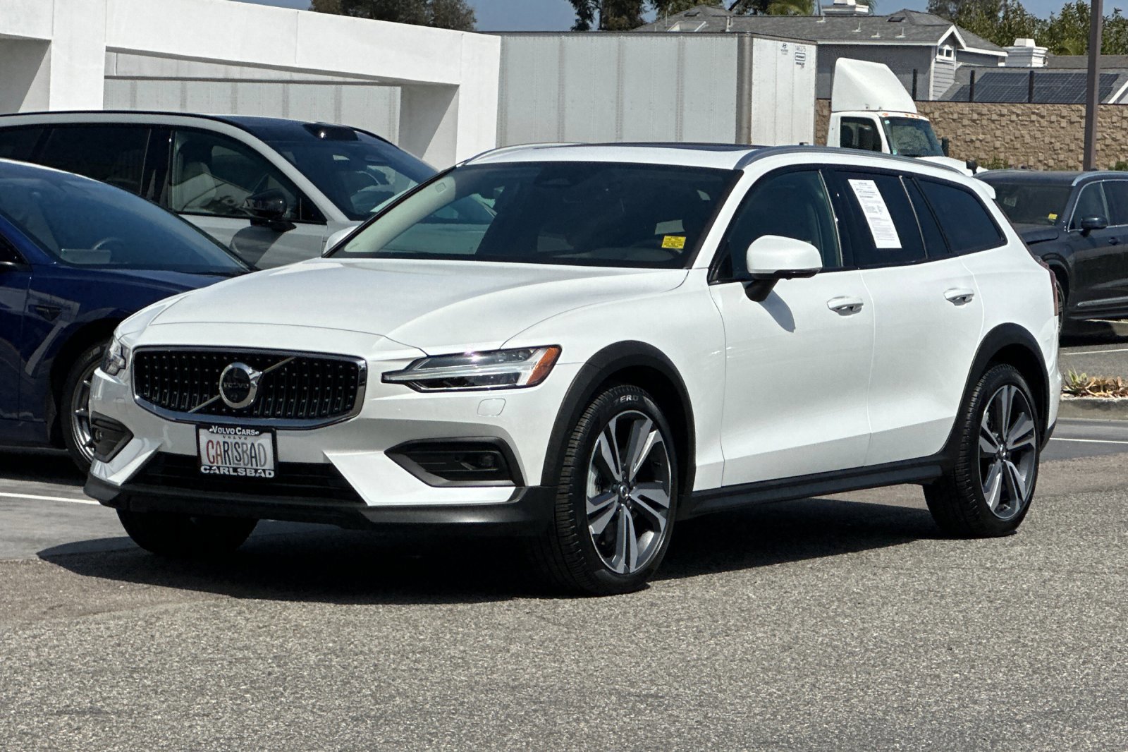 Certified 2025 Volvo V60 B5 Cross Country Plus image 8