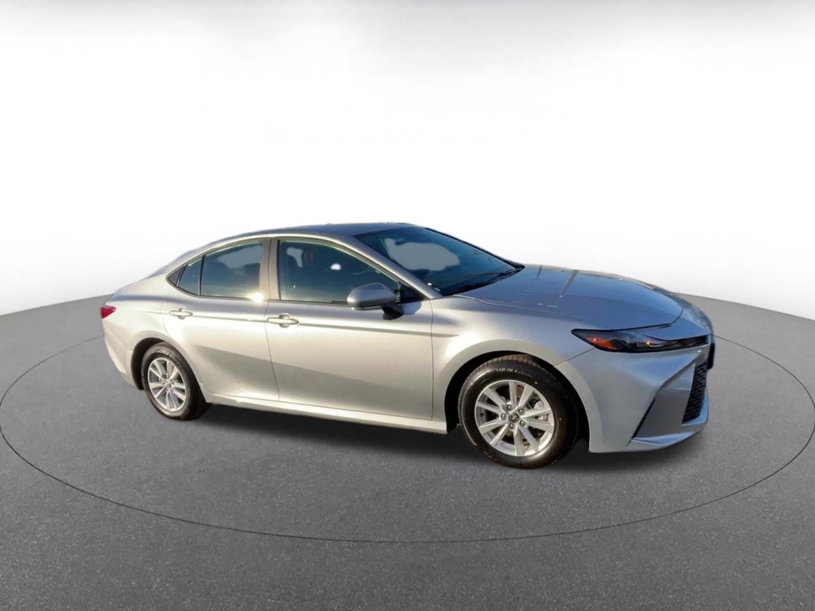 Used 2025 Toyota Camry LE image 2
