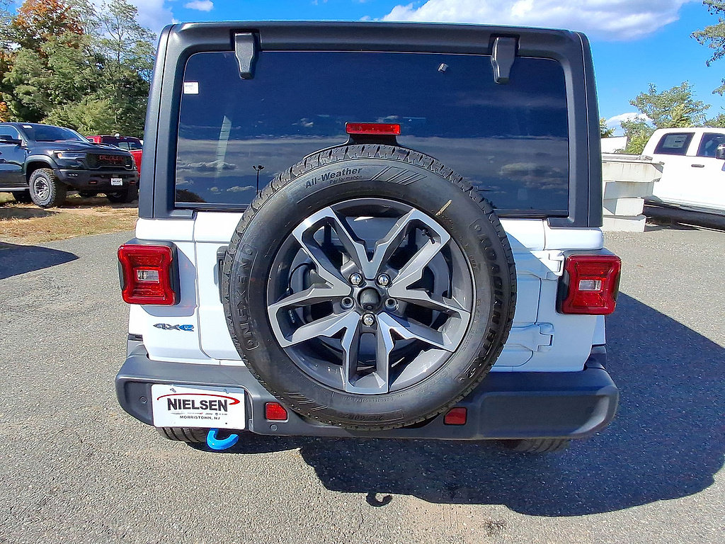 Certified 2024 Jeep Wrangler Unlimited w/ Convenience Group AWD/4WD image 29