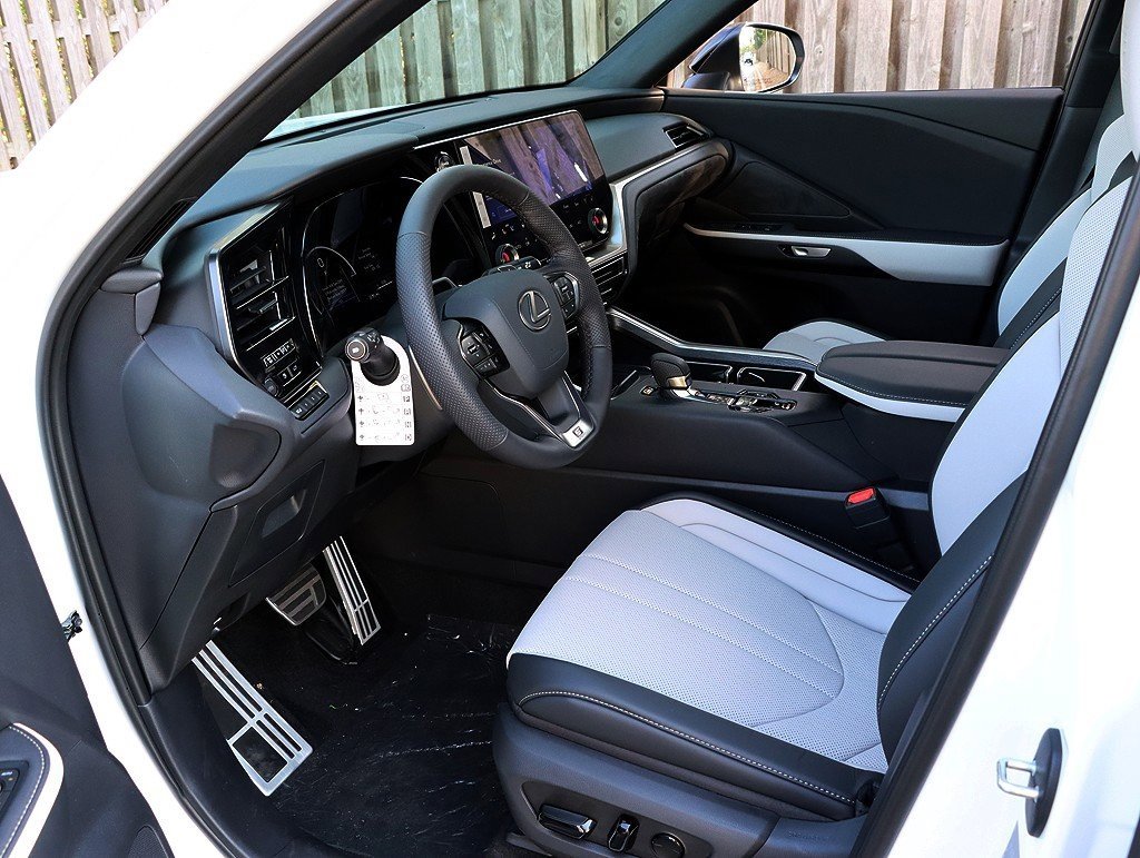 New 2026 Lexus TX 500h AWD image 14