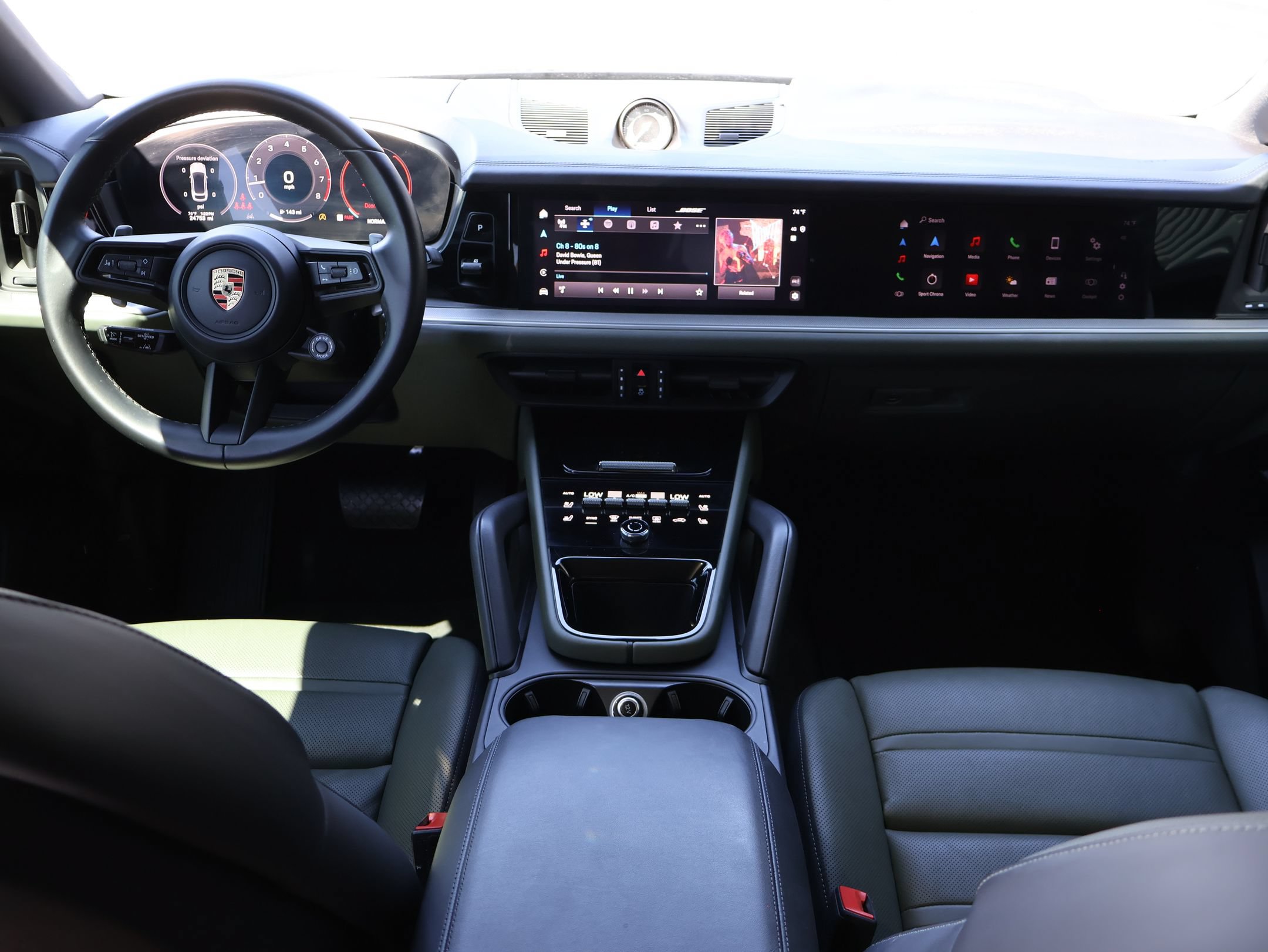 Certified 2024 Porsche Cayenne Coupe AWD/4WD image 30