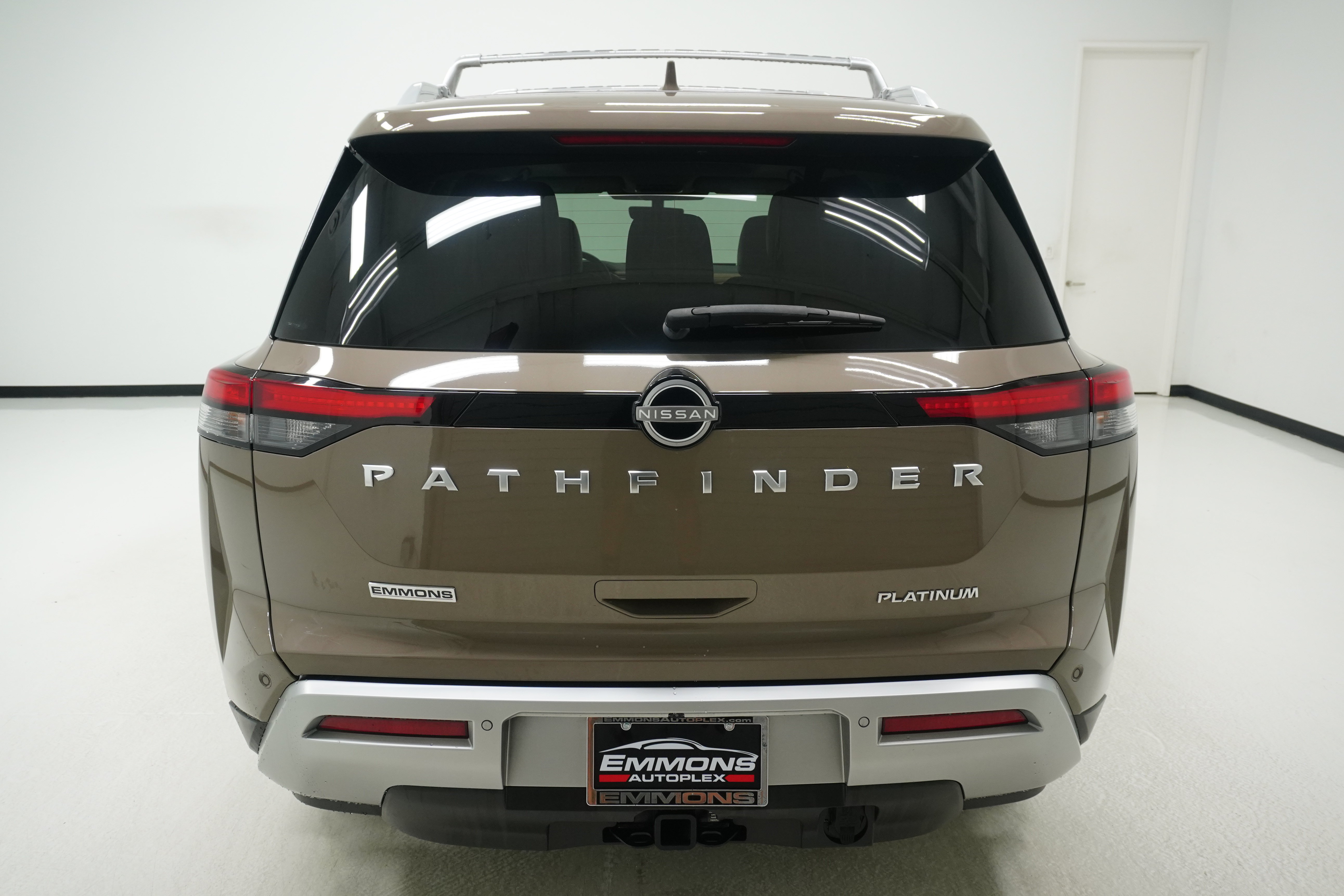 Used 2023 Nissan Pathfinder Platinum FWD image 5