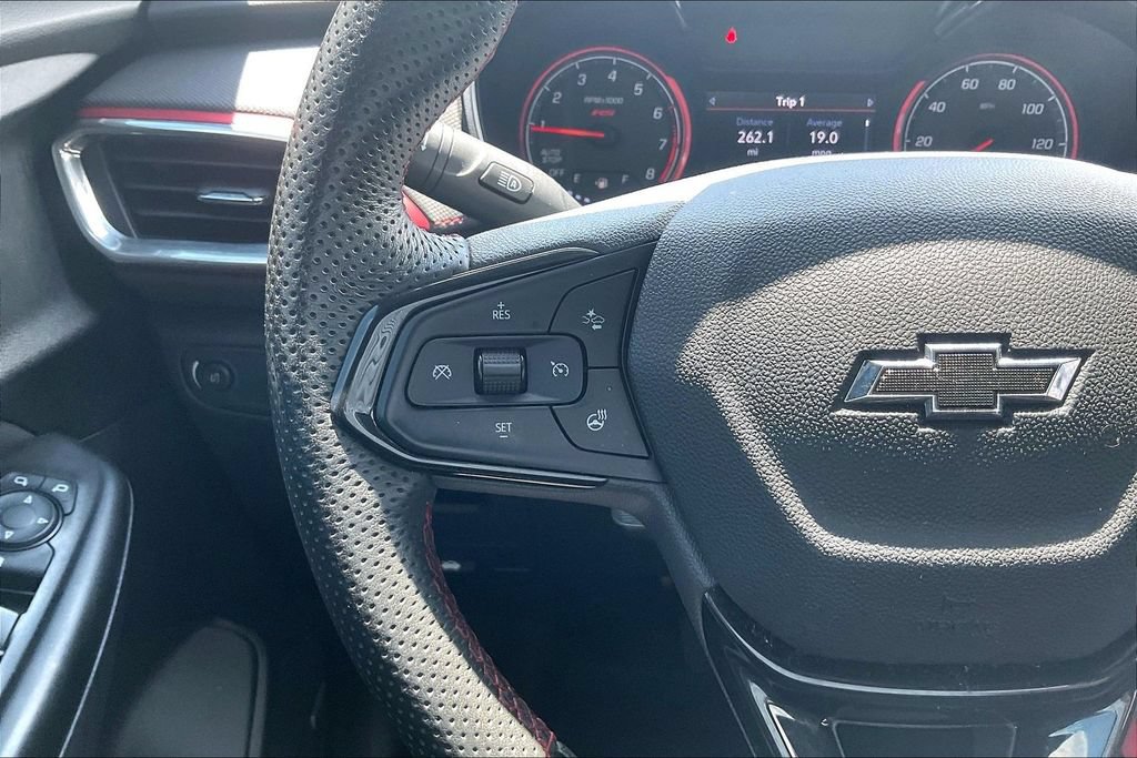 Used 2022 Chevrolet TrailBlazer RS w/ Technology Package FWD image 11
